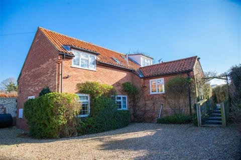 The Lifeboat House, Brancaster: walking distance from the stunning beach