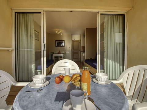 Table, Furniture, Property, Tableware, Comfort, Wood, Chair, Interior Design, Lighting, Flooring