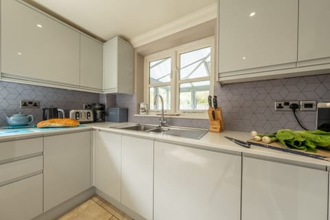 Ground floor: The well equipped kitchen