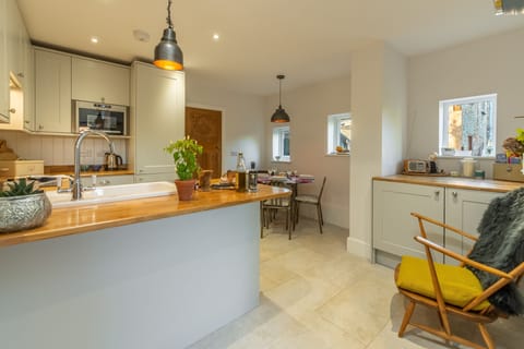 Ground floor: Modern kitchen / diner