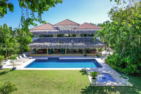 Los Ensueños: Dream villa near beach w/ pool, Jacuzzi, housekeeper & golf cart