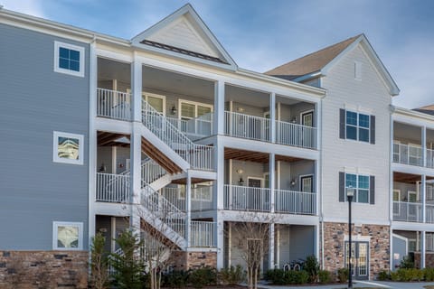 Top Level 3BR Condo w/ 2BA