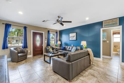 Quiet Location – Nestled in a tranquil residential area of Clearwater beach with not crowded beach access.