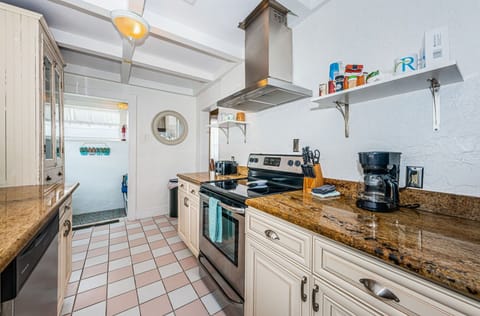 21-web-or-mls-Kitchen205-5