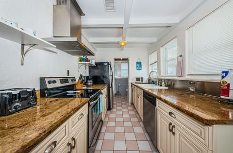 17-web-or-mls-Kitchen201-5