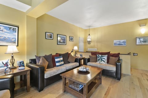 C54 - Living Room