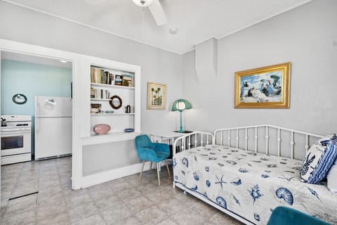 216WB - Day Bed