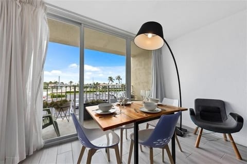 212 diningroom