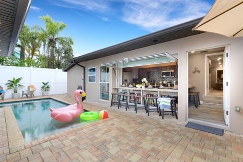 FLORIDA VACATION RENTAL COMPANY presents… 🌴 Island Time ➠ 22 Laurel