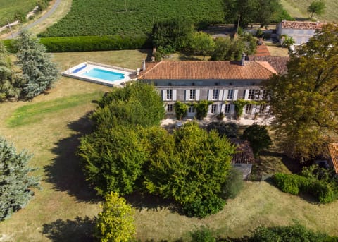 Beautiful Logis with charming grounds to explore