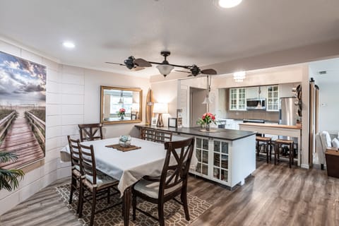 Open plan with kitchen with two islands, seven stools, large table