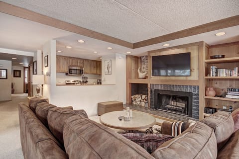 Condo, 2 Bedrooms | Interior