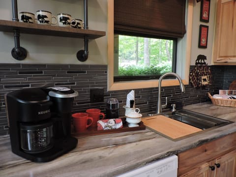 Coffee pot, K-cups & dishwasher.