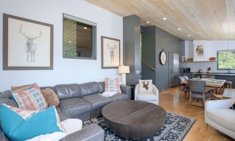 Ulerys Lake Cabin 19, Living, 6