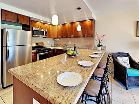 Kitchen - Spacious kitchen, perfect for entertaining guests and unleashing your culinary creativity!