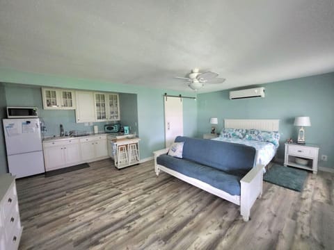 Coastal Cottage Bay House Deluxe Studio