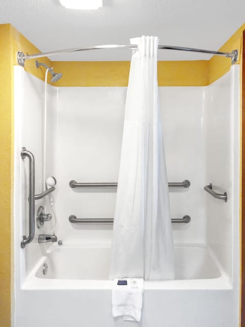 Room, 1 King Bed, Accessible, Non Smoking | Bathroom | Combined shower/tub, deep soaking tub, free toiletries, hair dryer