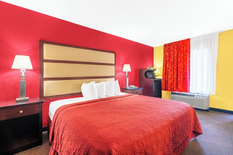 1 bedroom, individually decorated, individually furnished, desk