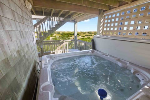 Surf-or-Sound-Realty-81-Indulgence-hot tub.2