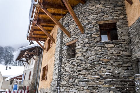 La Portette from below, looking up at the balcony on a snowy day.