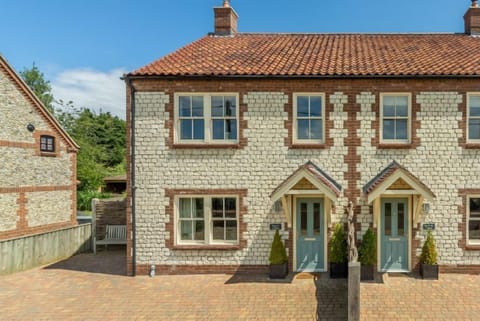 Wigeon Cottage, Thornham: In a fantastic location near to the Norfolk Coastal path