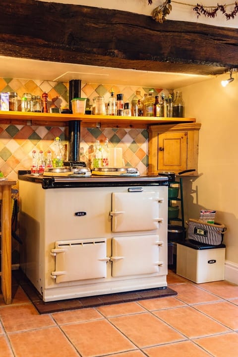 Aga in alcove