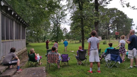 VRBO FAMILY GATHERING HAVING SKEET SHOOT. LARGE GROUPS OF ALL AGES COMFORTABLE 