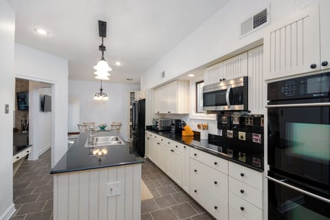 Fully equipped kitchen with double ovens and professional applainces