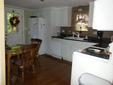 Kitchen/dining area