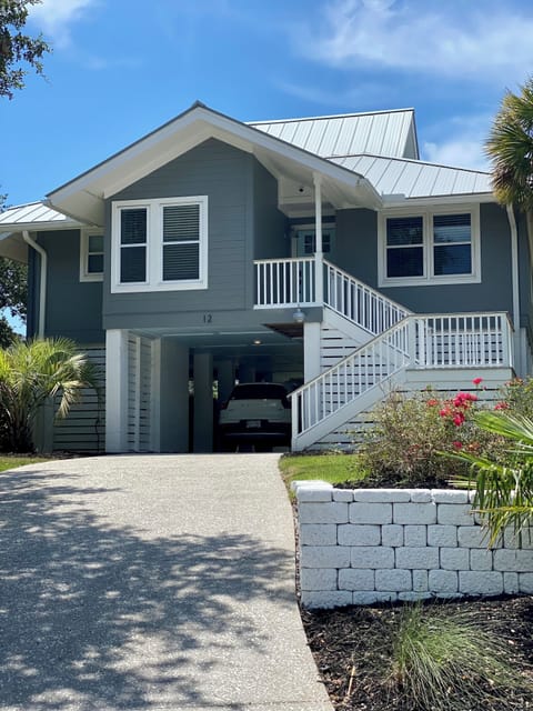 Sea Salt Cottage - 3 bedroom / 2 bath cottage in beach front neighborhood