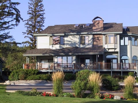 Lake-Side Exterior at Mountain Harbor Summer