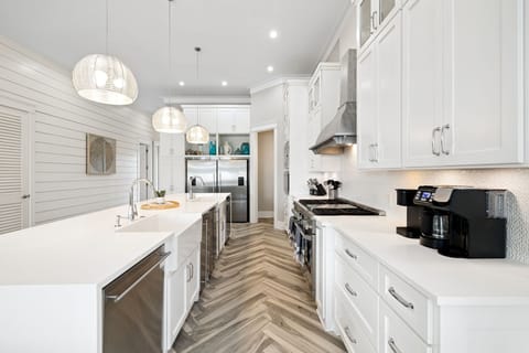 Offering Stainless Steel Appliances - 2 Dishwashers, Ice Makers & Refrigerators!