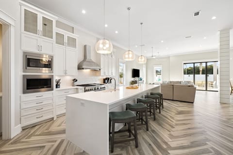 Fully Equipped Chef's Kitchen