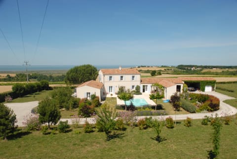Moulin Rompu. The house and adjoining cottage with pool