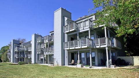 Lots of deck space for maximum lake view