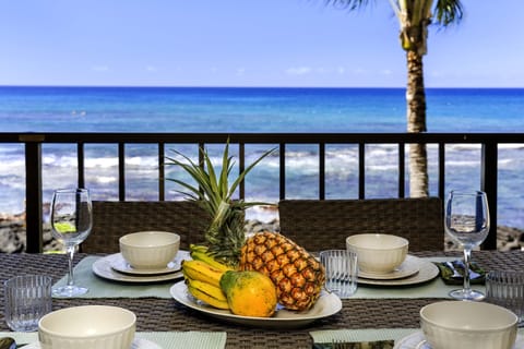 Oceanfront Dining for 6