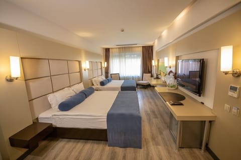 Quadruple Room, Multiple Beds | Egyptian cotton sheets, premium bedding, minibar, in-room safe