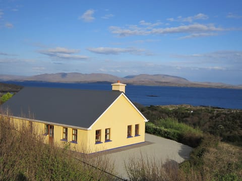 Spectacular View, described as the best in Ireland, seaview from 4 rooms