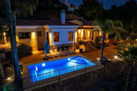 Private 8MX4M pool