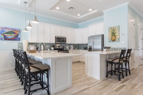 Gorgeous kitchen fully equipped with cooking utensils!