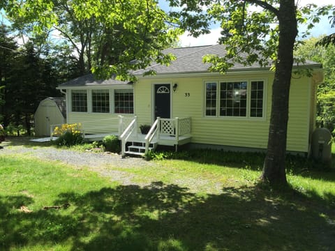 Wildrose Cottage and front entrance.