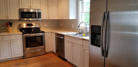 Kitchen, all new appliances