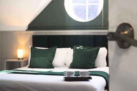 Superior Double Room | Desk, iron/ironing board, bed sheets