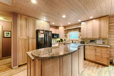 Full kitchen with equipment for baking, grilling and cooking