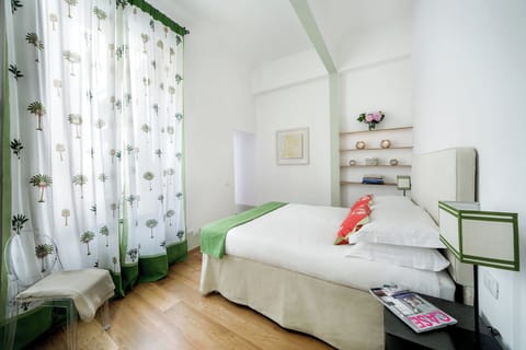 Bedroom 3 with King bed, walk-in closet & en-suite bathroom (with shower)