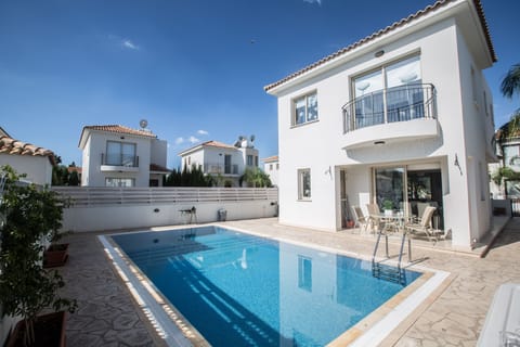 Villa Megan, Beautiful 3BDR Pernera Villa