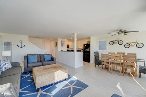 Front Unit: Open living area with coastal decor