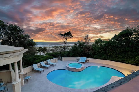 16 East Beach Lagoon - Six Bedroom Oceanfront Home