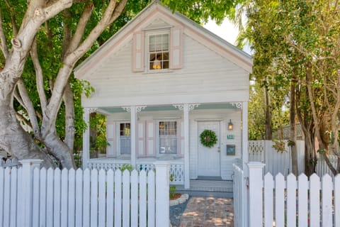 Picture Perfect in Old Town location