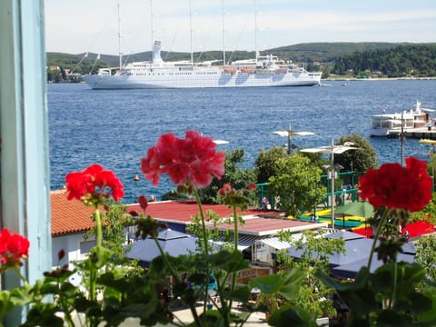 Elegant and spacious apartment with beautiful open sea view in Rovinj!
